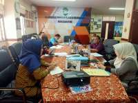 Rapat Pembahasan Rapergub tentang Pembentukan KPAD